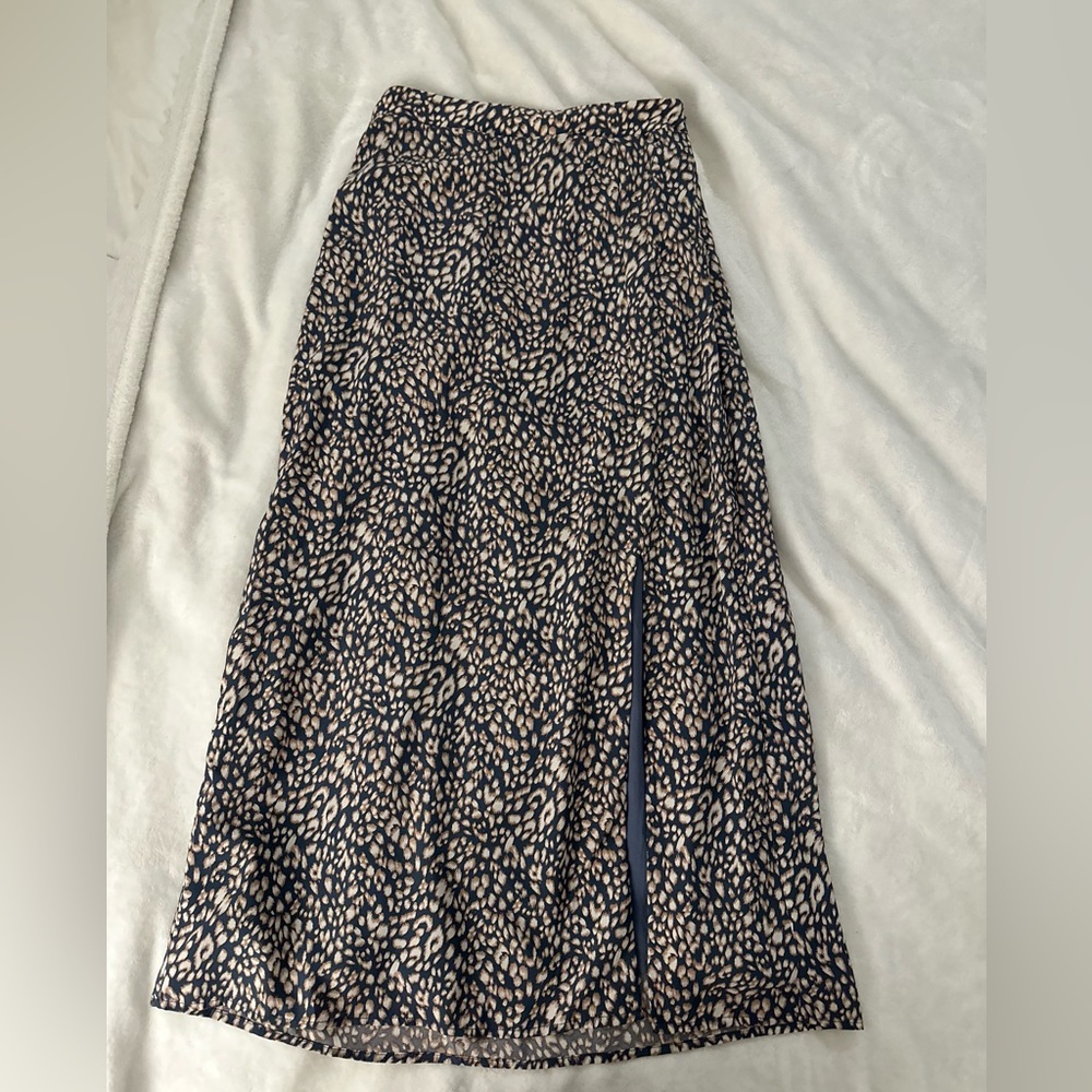Midi skirt with slit with blue and tan leopard print